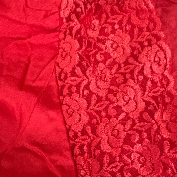 Vanity Fair Scarlet Lace Robe - Picture 3 of 3